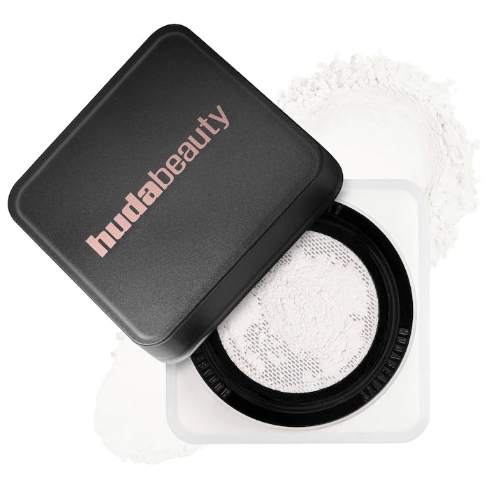 HUDA BEAUTY 
Easy Bake Blurring Loose Baking & Setting Powder