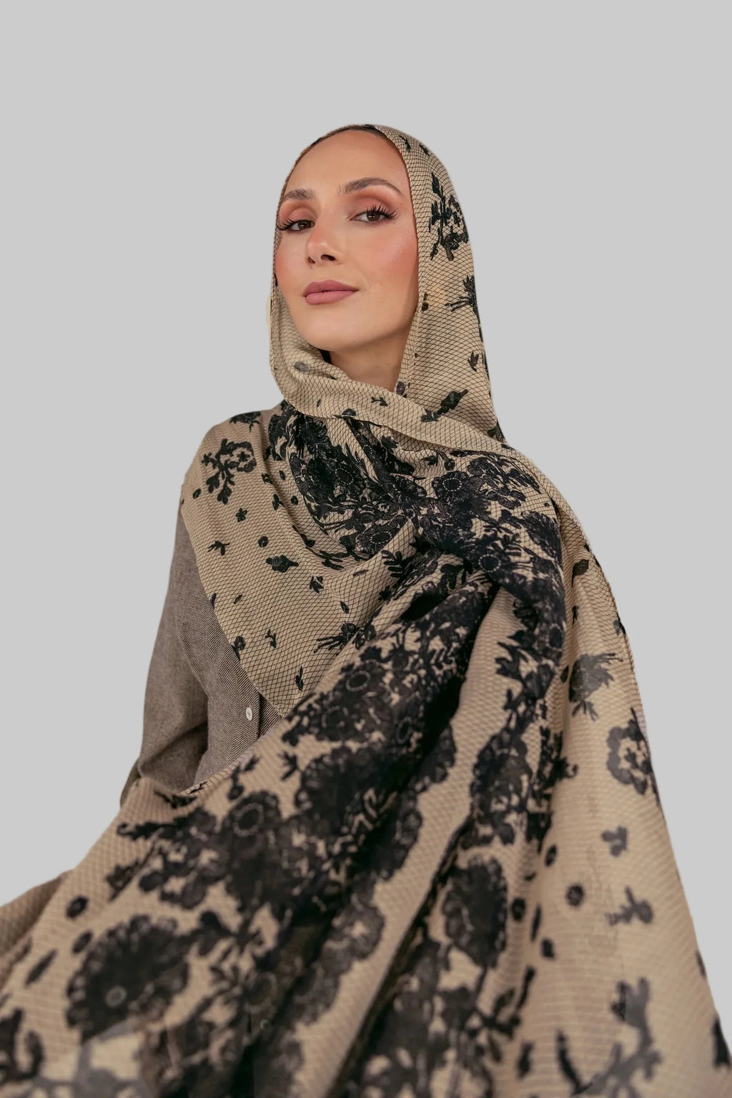 Vela Chantilly Lace