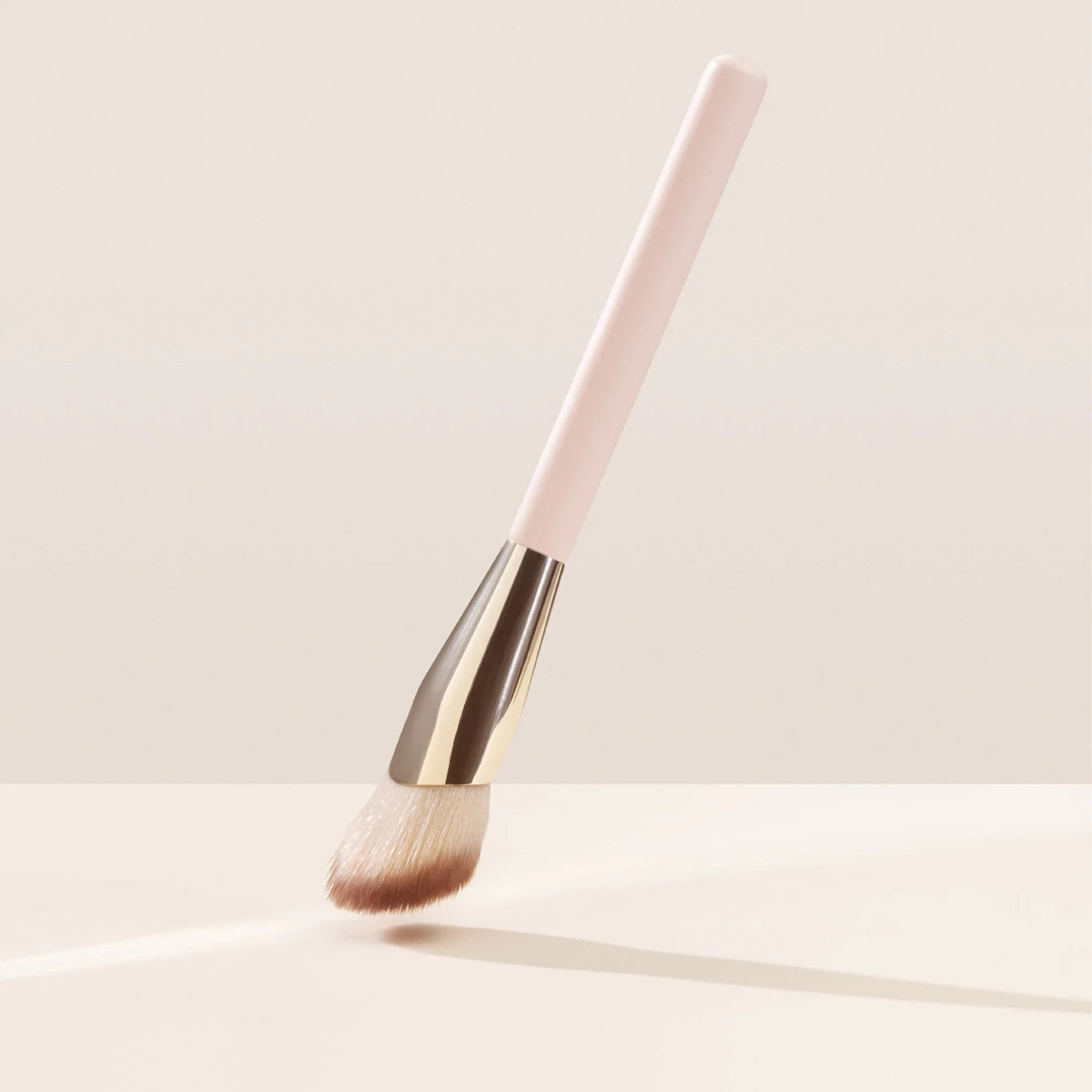 Rare Beauty by Selena Gomez Soft Pinch Blush Brush